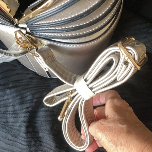 NWT unique and just gorgeous bucket bag. You will be the only one! - Picture 4 of 6